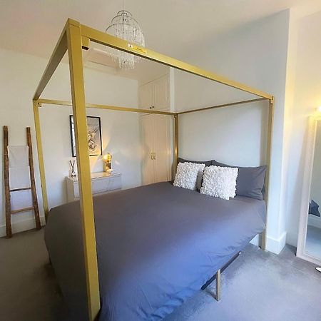 Queen Bedroom In Maida Vale London Exterior photo