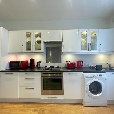 Queen Bedroom In Maida Vale London Exterior photo