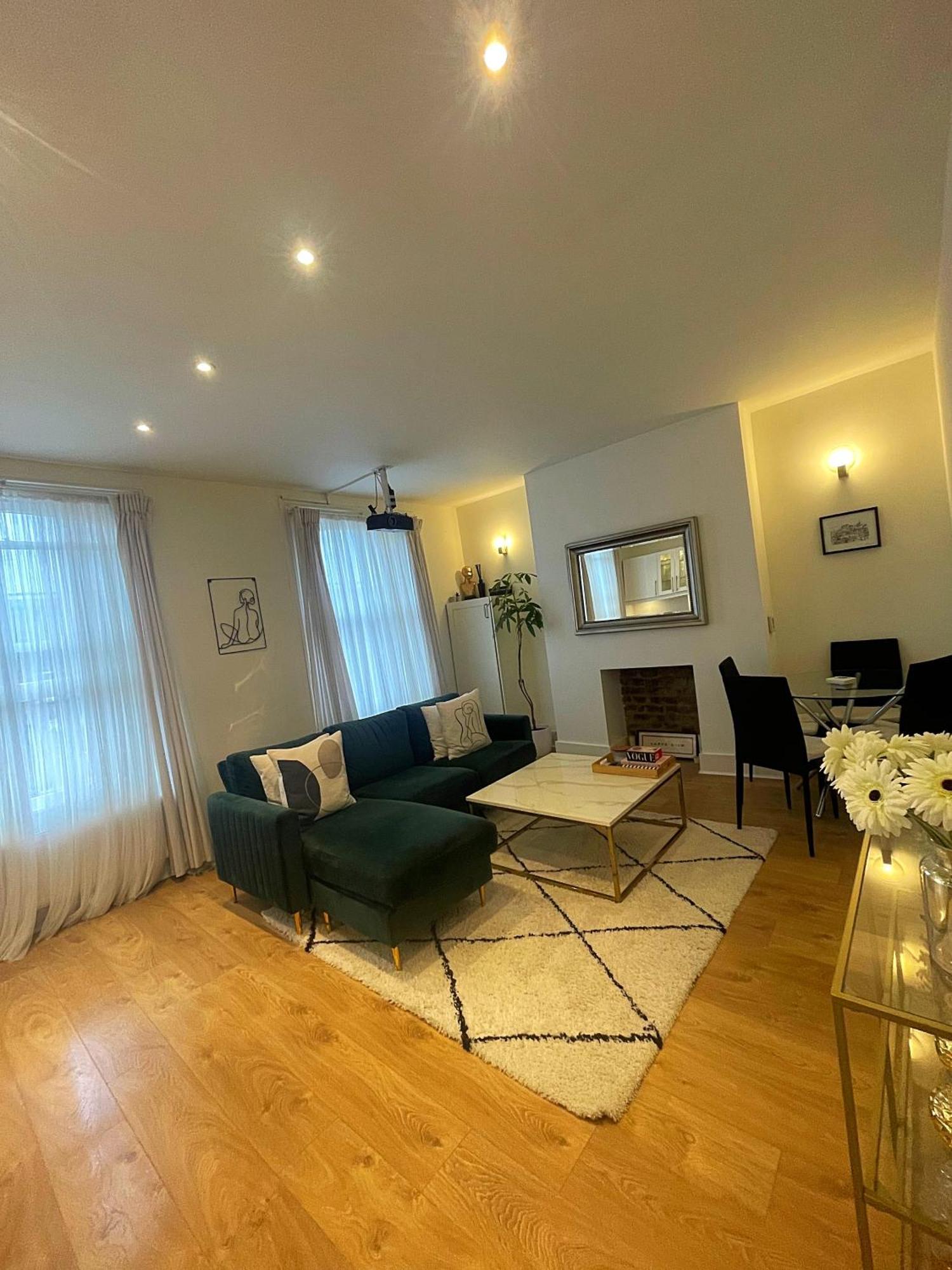 Queen Bedroom In Maida Vale London Exterior photo