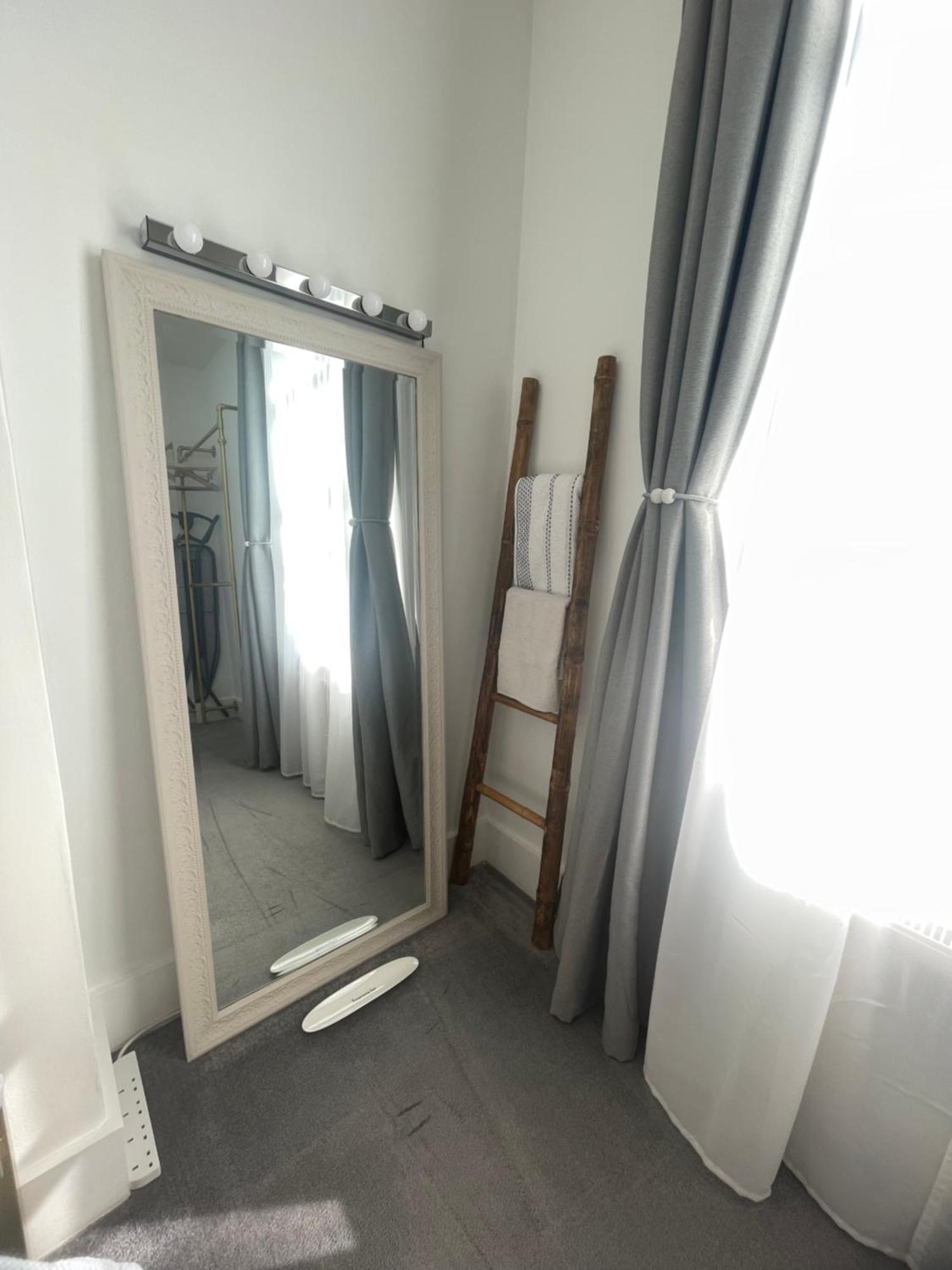 Queen Bedroom In Maida Vale London Exterior photo