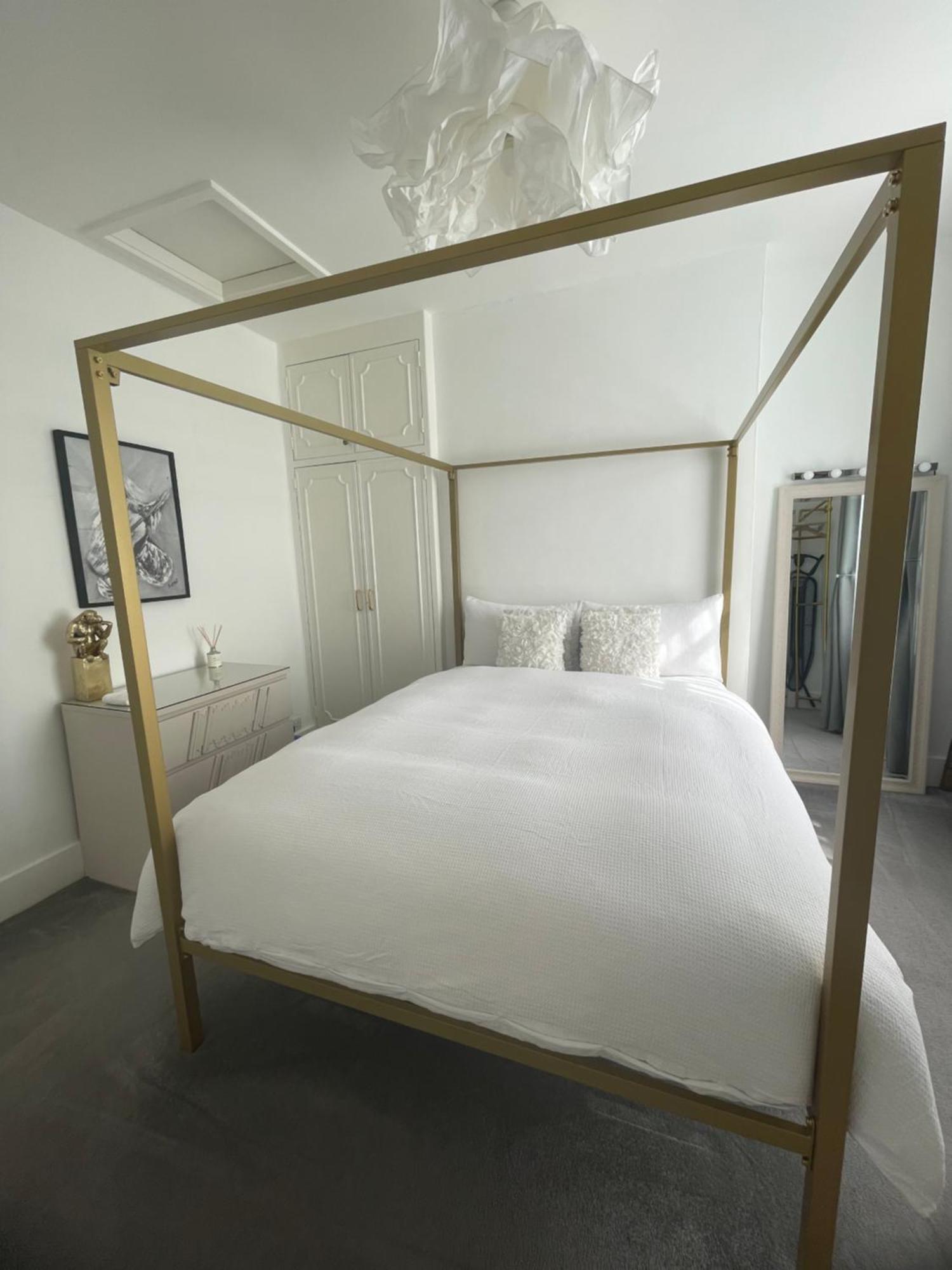 Queen Bedroom In Maida Vale London Exterior photo